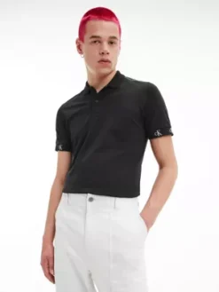 Calvin Klein Polo Slim Avec Logo Sur Les Poignets
