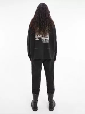 Calvin Klein T-shirt Unisexe à Manches Longues Imprimé - CK Standards – Image 6