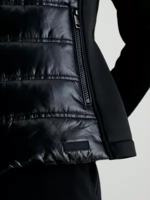 Calvin Klein Veste Sans Manches à Capuche Légère Cintrée – Image 5