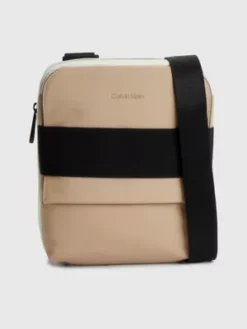 Calvin Klein Sac Reporter En Bandoulière Modulable En Matière Recyclée